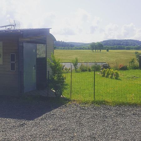 Logement Insolite Au Coeur De L'Auvergne Rochefort-Montagne Kültér fotó